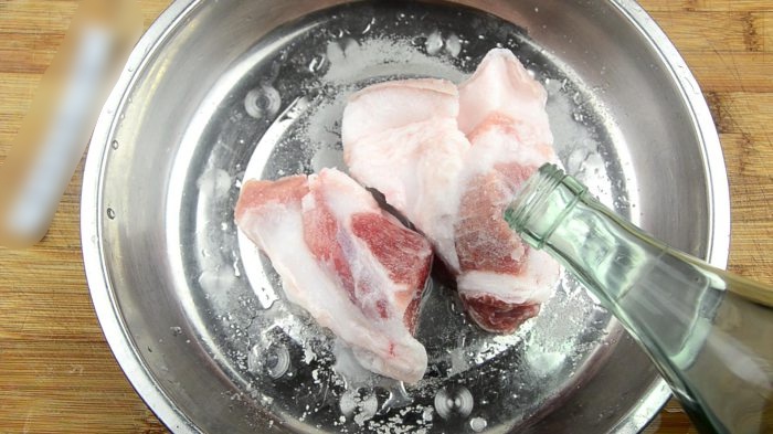 Rã đông thịt lợn, dùng 2 nguyên liệu này, chỉ 10 phút là mềm ngay, tươi ngon như mới - 3
