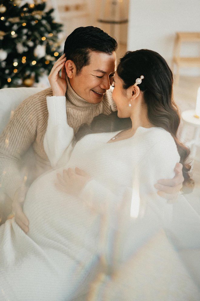 emShark Hưng lần đầu công khai hình ảnh vợ mang bầu./em