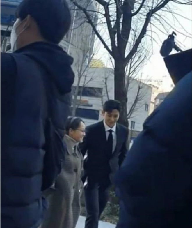 Từ đệ nhất mỹ nhân, Kim Hye Sun dưới ống kính của người qua đường bị chê quê mùa, chẳng khác gì bà già - 1