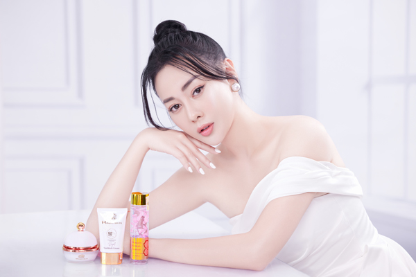 Phương Oanh đẹp tựa nữ thần trong bộ ảnh cuối năm cùng Magic Skin - 1