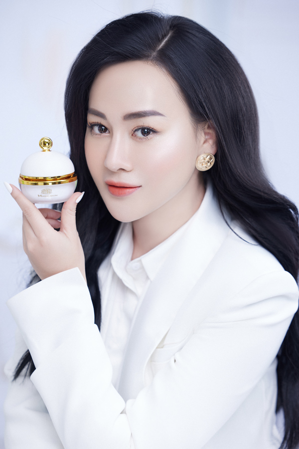 Phương Oanh đẹp tựa nữ thần trong bộ ảnh cuối năm cùng Magic Skin - 6