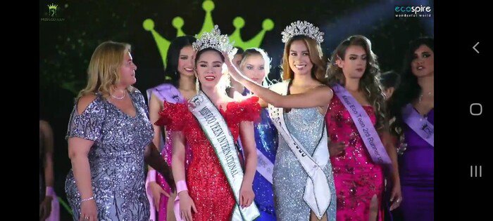 Việt Nam đăng quang Miss Eco Teen: Hoa hậu nhí 14 tuổi vấp ngã, vẫn trình diễn tự tin - 1