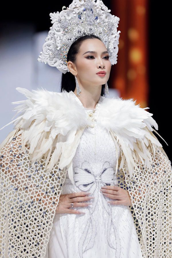 Cựu người mẫu Trang Trần như cá mắc lưới trên sàn diễn, thần thái vẫn đầy thu hút - 6