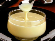 Sức khỏe - Kiểu cho cháu uống sữa, ăn sữa chua các bà hay làm, bác sĩ nhắc "bỏ ngay kẻo hết chất"
