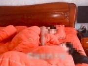 Làm mẹ - Đăng video ngủ khỏa thân cùng con trên mạng, bà mẹ nói 1 câu khiến công an vào cuộc