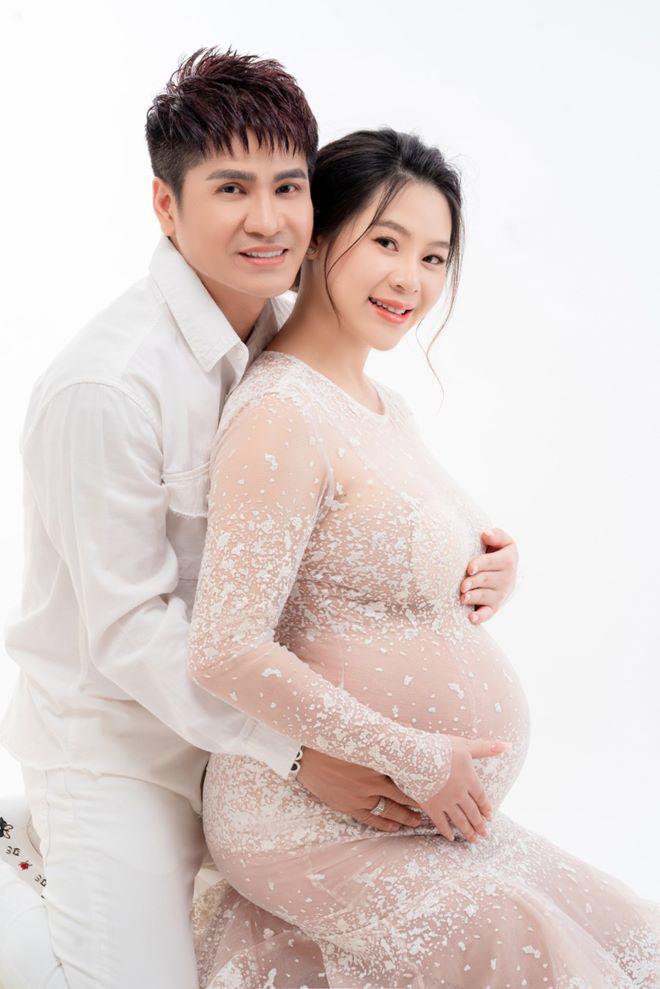 Bố đơn thân Lương Gia Huy lấy được gái xinh kém 18 tuổi, vợ đẻ 8 tháng đã lại bầu - 3