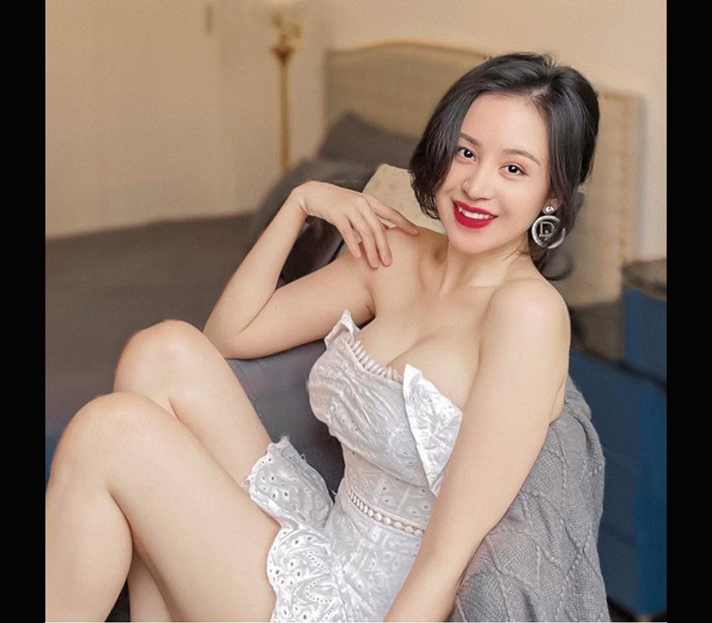 Bà Tưng tên thật là ​​Lê Thị Huyền Anh, cô nàng hot girl đình đám có hơn 4 triệu người theo dõi trên mạng xã hội Việt.
