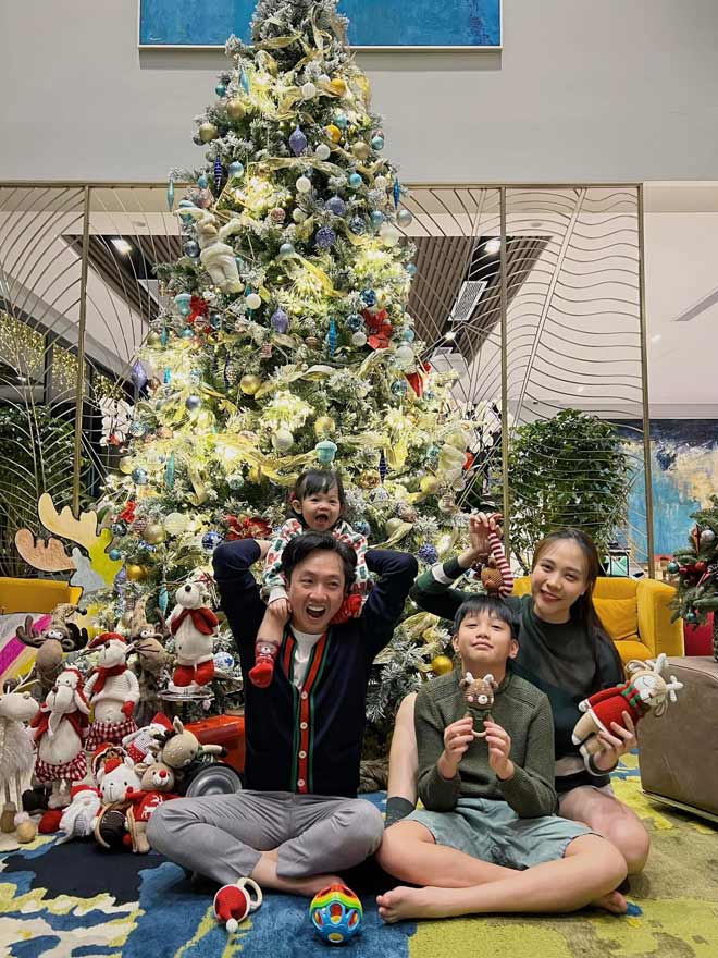 Cường Đôla khoe ảnh gia đình đón Giáng sinh, từ chối thẳng khi Đàm Thu Trang muốn mua xe tặng - 1