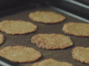 Làm mẹ - Bánh ăn dặm cho bé: 5 loại làm sẵn và tự làm ngon, đủ dinh dưỡng