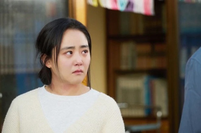Moon Geun Young già nua với bọng mắt thâm quầng.