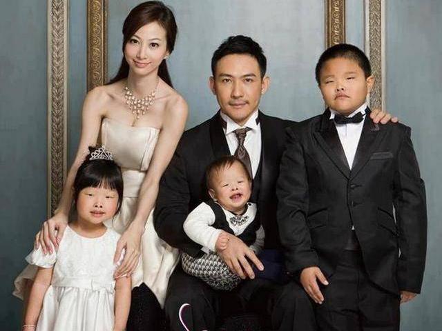 Cô gái lụi tàn sự nghiệp sau bức ảnh mẹ tiên con cú 9 năm trước giờ ra sao?