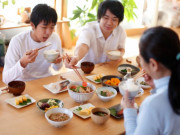 Sức khỏe - Thói quen khi ăn của người Nhật giúp sống thọ, ngay cả người Việt cũng làm nhiều mà không biết