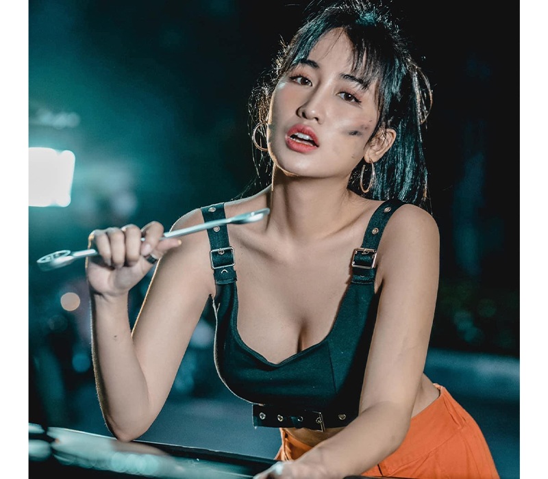Gương mặt của Trang Moon khiến nhiều người yêu mến ngay từ cái nhìn đầu tiên vì rất có thần thái và trẻ trung. Và không dừng lại ở đó, nữ DJ còn sở hữu body siêu chuẩn. 
