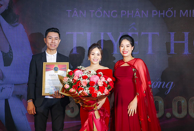 Doanh nhân xinh đẹp Huỳnh Thị Tuyết Hoa: “Tiêu chí kinh doanh hàng đầu là chất lượng sản phẩm” - 2