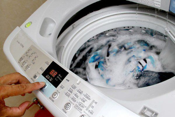 Cho khăn ướt vào máy giặt, bạn sẽ ngạc nhiên khi thấy thứ được lấy ra từ trong quần áo - 3