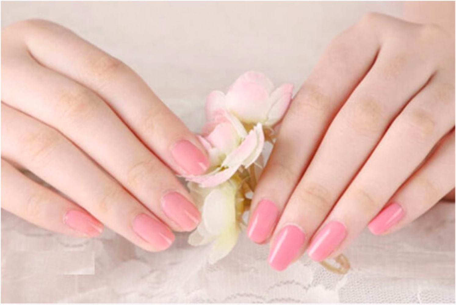 Điểm danh những mẫu nail màu hồng siêu hot, nàng nên rủ rê hội bạn triển ngay mùa Tết này