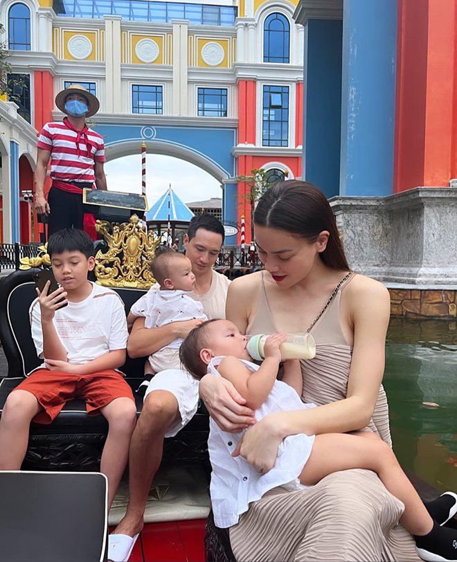 Hồ Ngọc Hà, Kim Lý xuất hiện ở Phú Quốc, vừa ngồi thuyền vừa cho con bú - 1