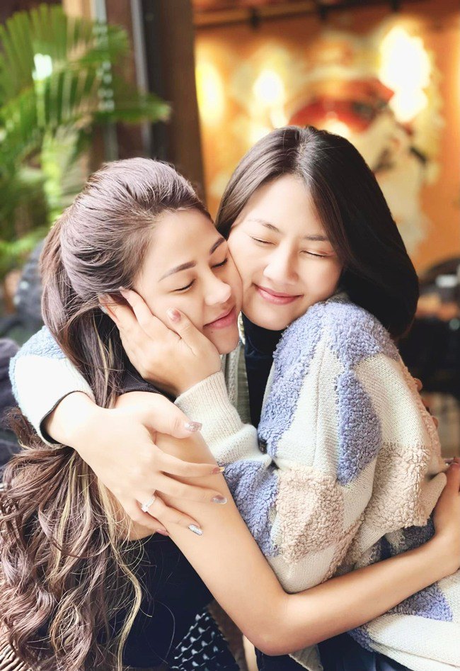 Sau khi tán Bảo Anh amp;#34;mãi không đổamp;#34;, Lương Thu Trang lại ôm hôn và gọi người này là chồng - 3