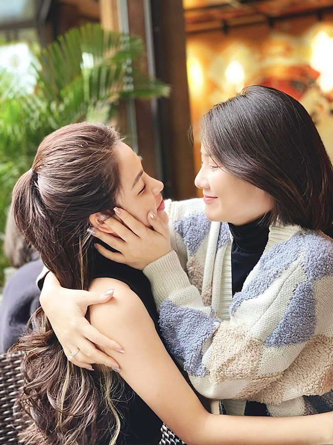 Sau khi tán Bảo Anh amp;#34;mãi không đổamp;#34;, Lương Thu Trang lại ôm hôn và gọi người này là chồng - 1
