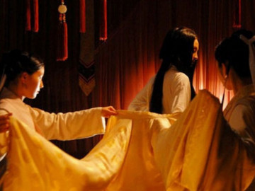 Cách tránh thai bằng nước ép hoa hồng, lấy xạ hương nhét rốn để không sinh con của cung nữ ngày xưa