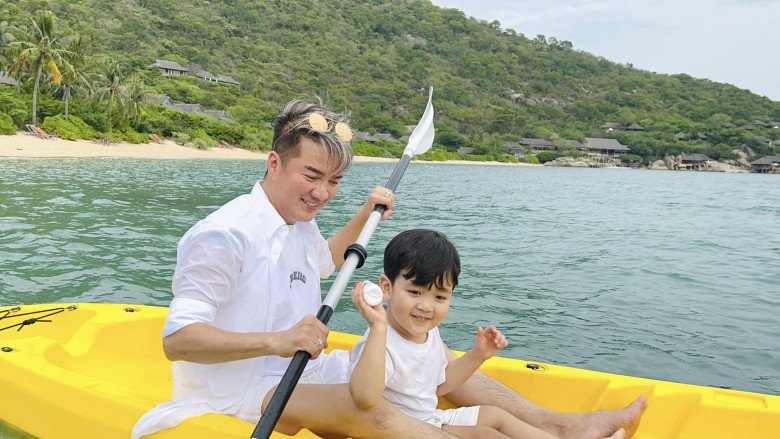 Con trai ruột Đàm Vĩnh Hưng giống hệt bức ảnh bố lúc nhỏ, chứng tỏ gen Đàm Vĩnh Hưng trội hơn mẹ bé - 9