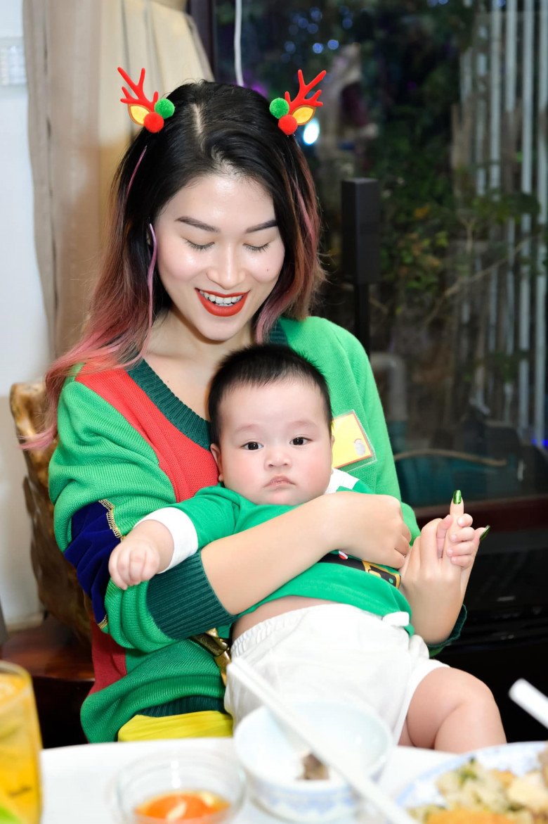 Con trai ruột Đàm Vĩnh Hưng giống hệt bức ảnh bố lúc nhỏ, chứng tỏ gen Đàm Vĩnh Hưng trội hơn mẹ bé - 10