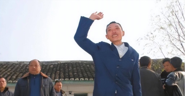 Nhặt người phụ nữ ăn xin về làm vợ, 21 năm sau người chồng bàng hoàng khi biết danh tính thật của vợ - 5