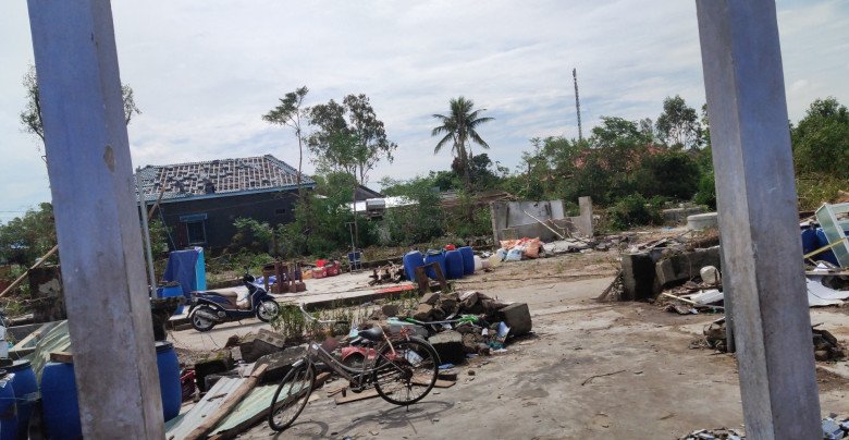 Ngôi nhà của gia đình bà Mai hoang tàn sau khi cơn bão số 4 quét qua hôm 28/9