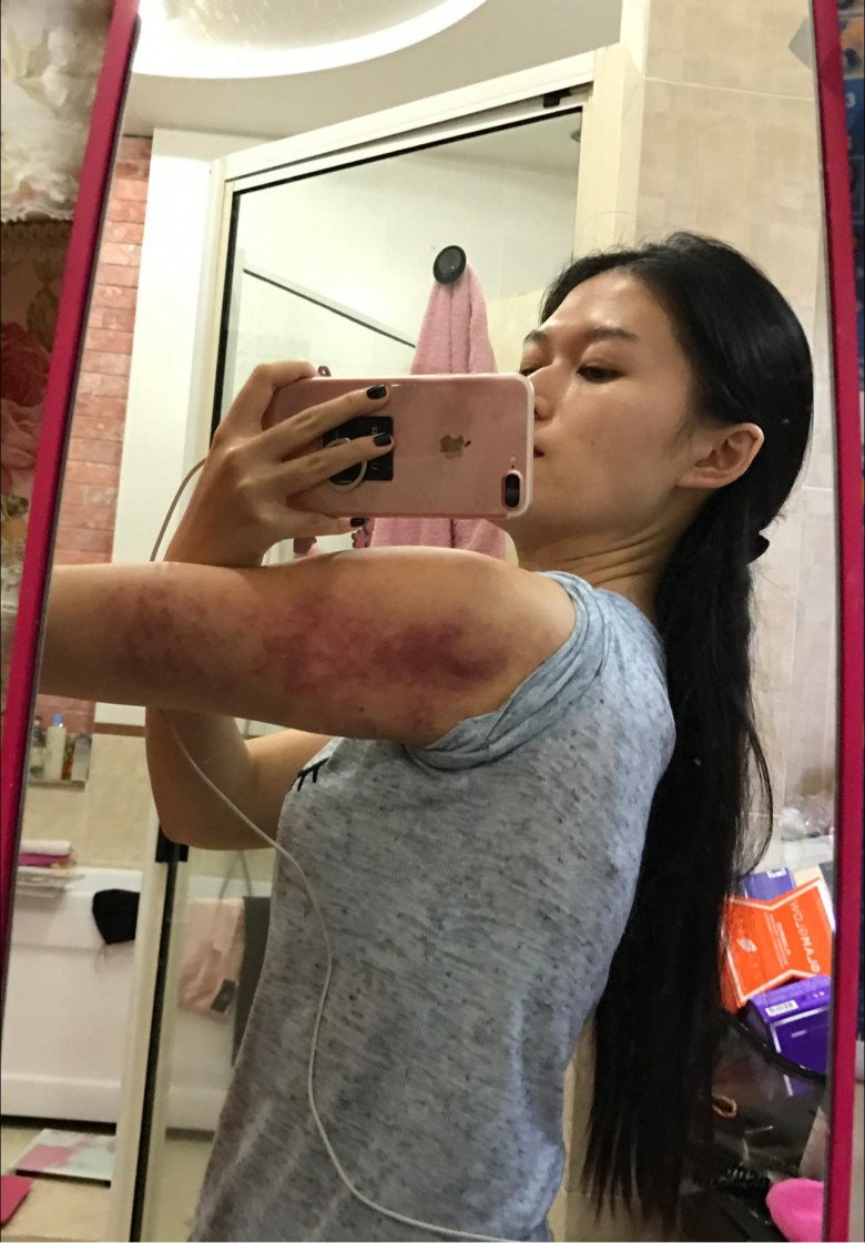 Danh tính mỹ nhân bế con trai amp;#34;Ông hoàng nhạc Việtamp;#34; từ bé: Dư tiền thừa nhan sắc, đốt bạc tỷ giữ body - 10