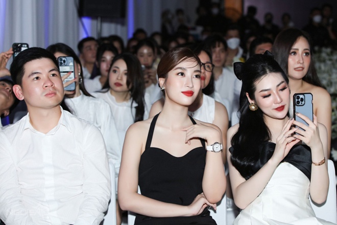 Đỗ Mỹ Linh và bạn trai kín tiếng xuất hiện trong đêm nhạc của ca sĩ Noo Phước Thịnh.