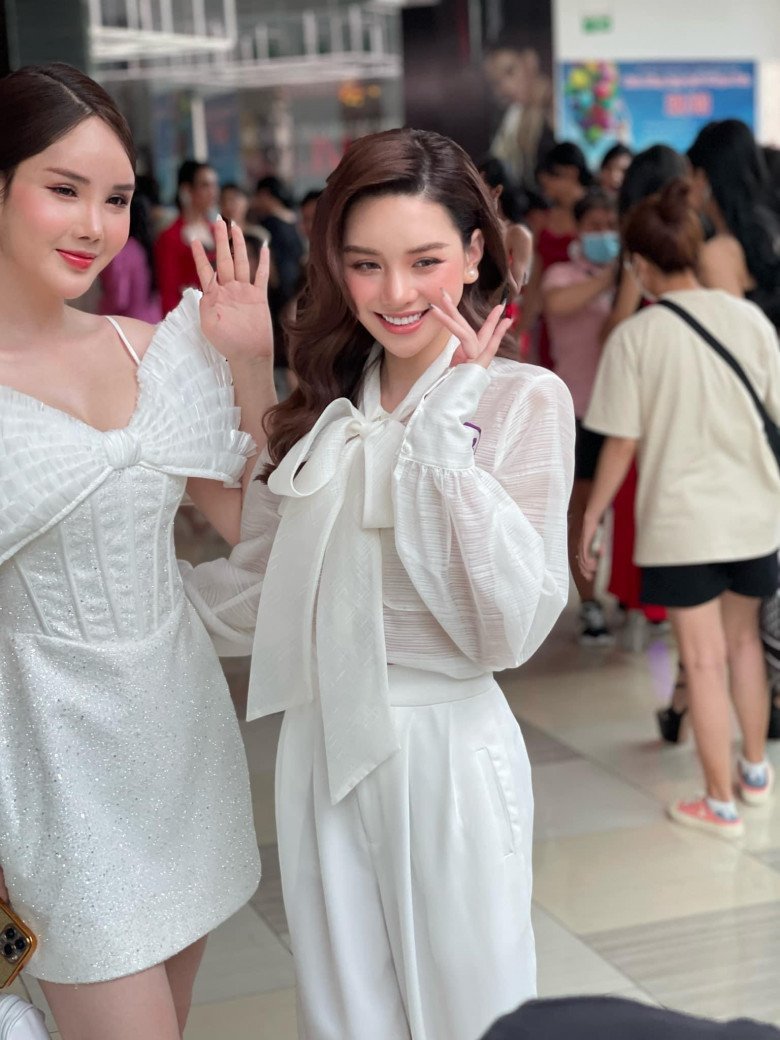 Xuất hiện em gái sinh đôi của nữ thần Baifern, da trắng dáng mượt, amp;#34;sốc nặngamp;#34; khi biết danh tính - 4