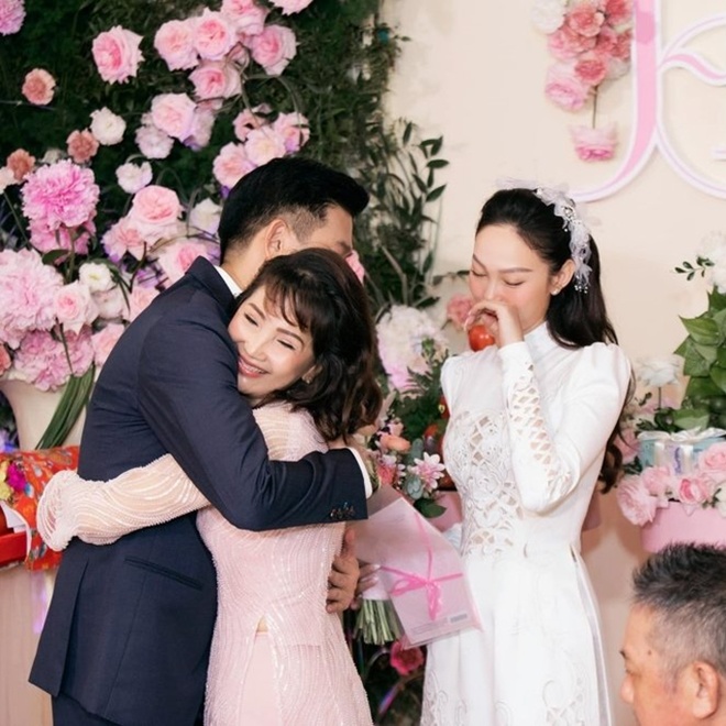 Nói về chuyện làm mẹ, Minh Hằng thú nhận: Tôi hay lo mình sẽ không làm tốt trọng trách này.