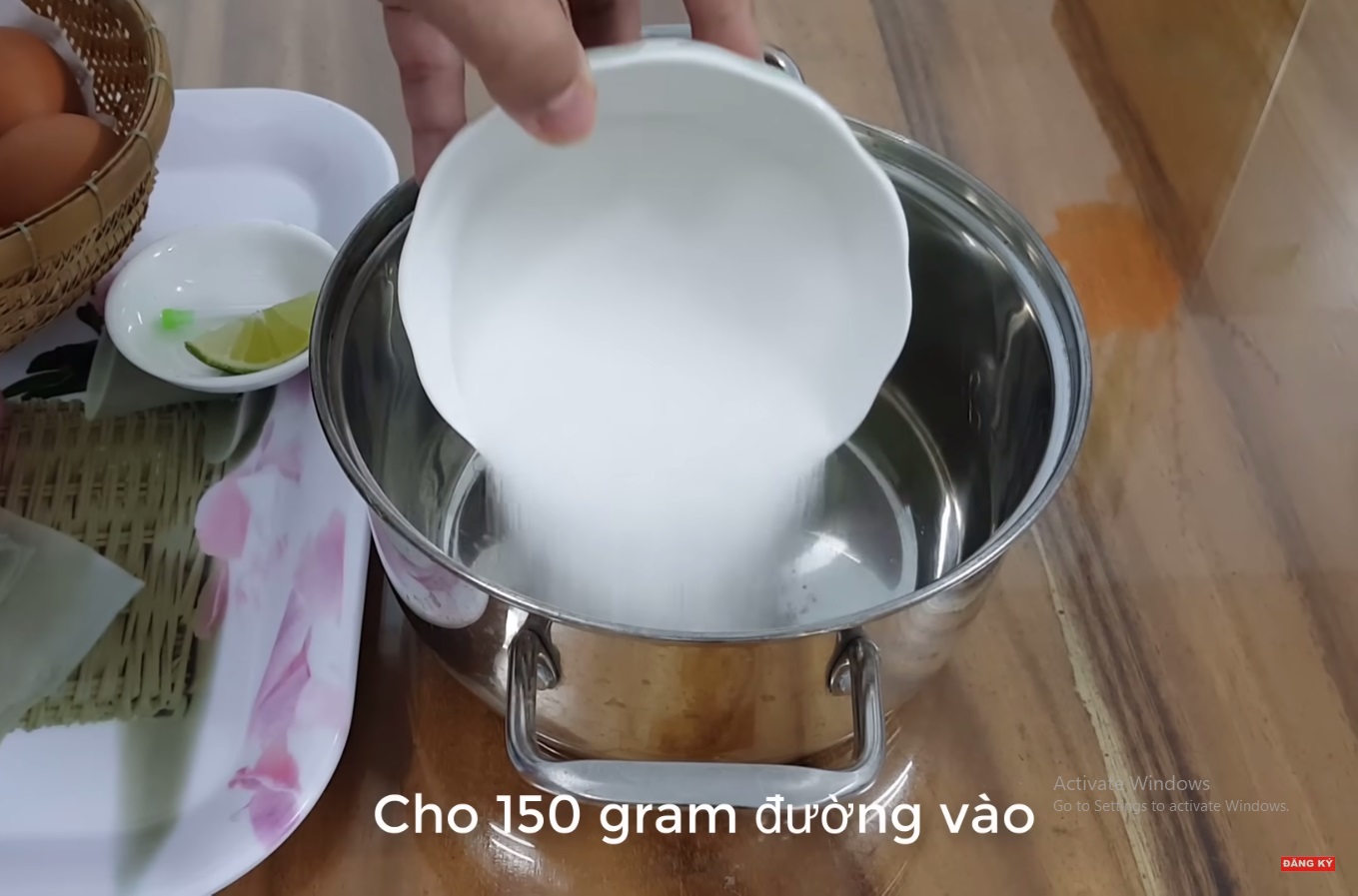 Cách làm bánh flan đơn giản tại nhà thơm mềm, không bị tanh, rỗ - 3