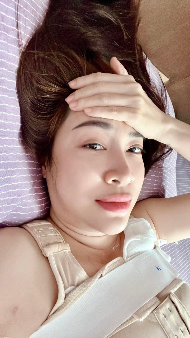 Tuyên bố dao kéo từ cổ trở xuống, chỉ trừ mặt, Pha Lê giờ không từ “thủ đoạn” vì sợ già xấu - 1