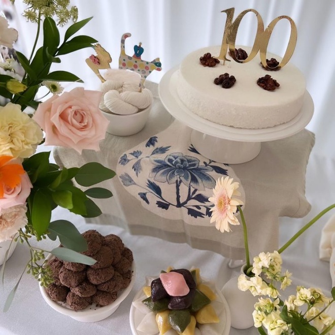 Mới 100 ngày tuổi, con gái sao nữ đã đeo vàng nặng trĩu tay, dân mạng nhìn mà sốc - 8