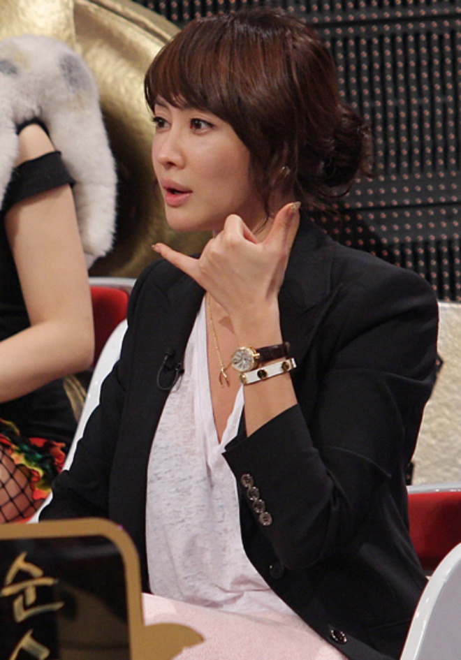 Mới 100 ngày tuổi, con gái sao nữ đã đeo vàng nặng trĩu tay, dân mạng nhìn mà sốc - 10