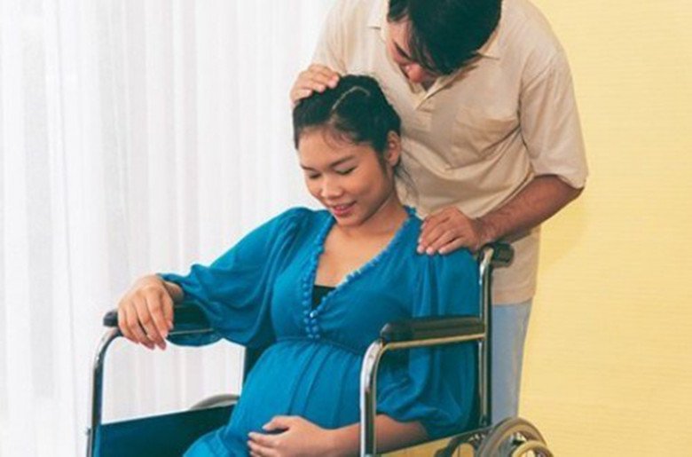 Phụ nữ lấy chồng ai chẳng phải chửa đẻ, em cứ kêu vất vả là sao (Ảnh minh họa)