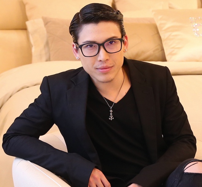 Pok là thiếu gia nhà giàu và dành tình yêu trọn vẹn cho Margie.