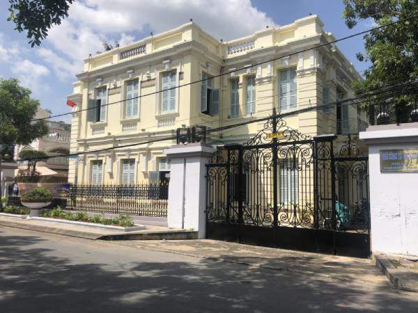 Người đàn ông ăn chơi khét tiếng một thời, mê cô vợ đẹp của tài xế nên gạ người ta amp;#34;bán vợamp;#34; cho mình - 2