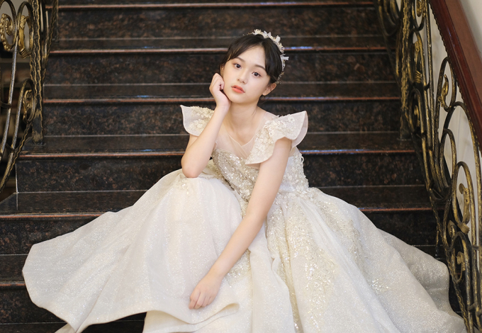 Nhiều dân mạng không khỏi mong đợi rằng Lưu Sở Điềm sẽ sớm trở thành một trong những “tiểu hoa đán” của Cbiz trong tương lai không xa.