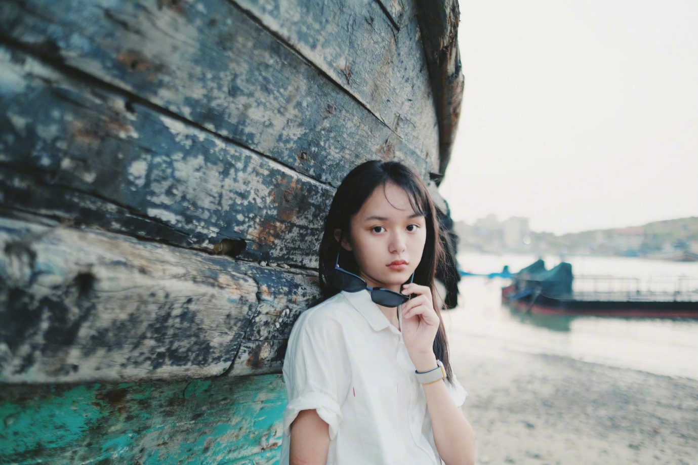 Vẫn giữ những nét đẹp hài hoà như xưa nhưng giờ Lưu Sở Điềm đã dần trưởng thành, các đường nét trở nên sắc sảo hơn.