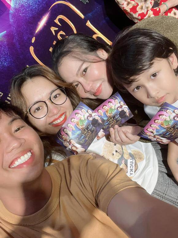 Sao Việt 24h: Vợ đại gia U50 của Quý Bình hiếm hoi khoe mặt mộc sau sinh bên chồng, nhận bình luận thương cảm - 2