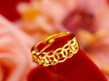 Nhẫn kim tiền thu hút tài vận, nên đeo ngón nào, tay phải hay tay trái?