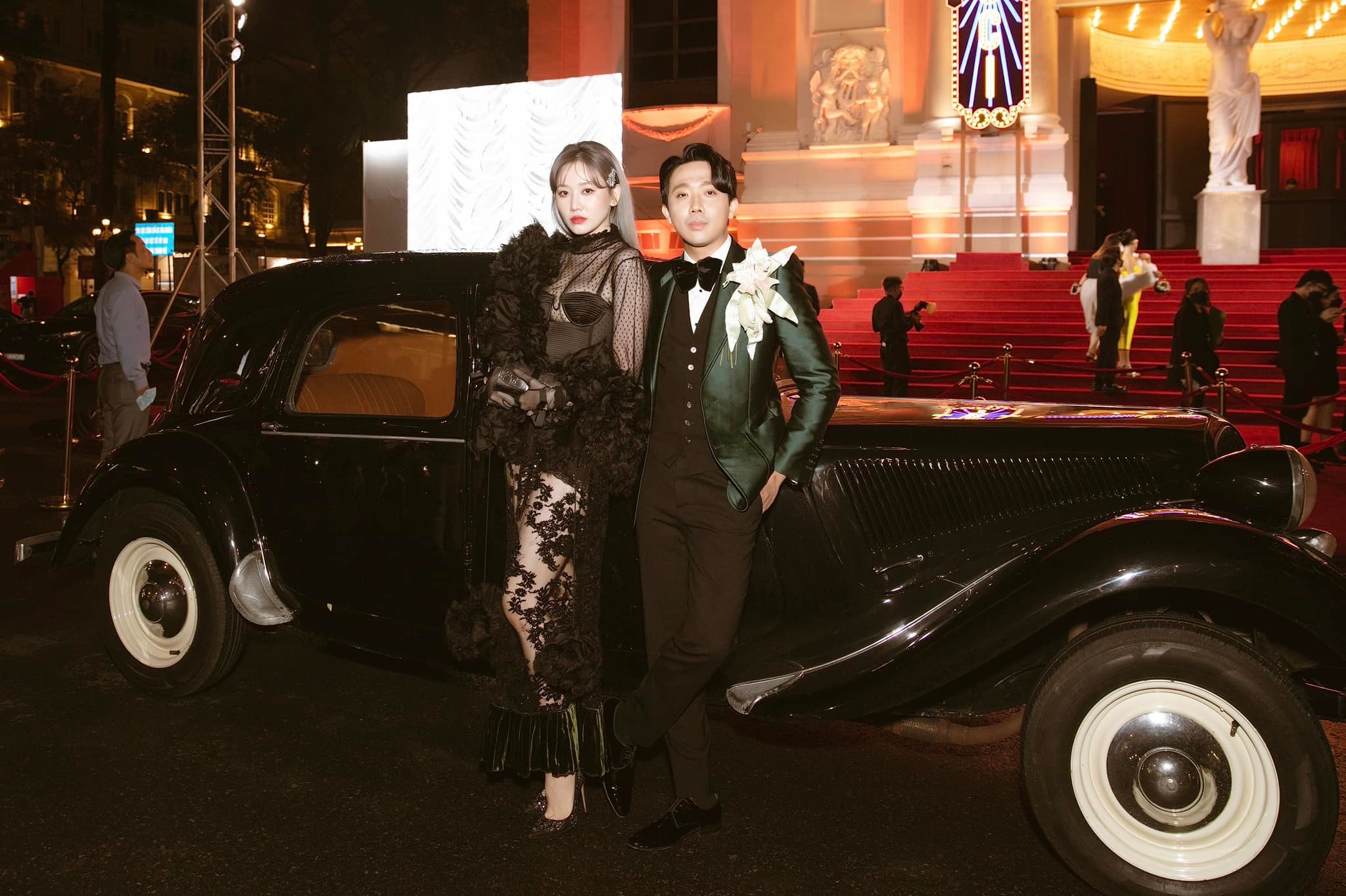 Hari won cũng có lúc diện những trang phục xuyên thấu quyến rũ tôn lên những đường cong và làn trắng sứ của mình. 