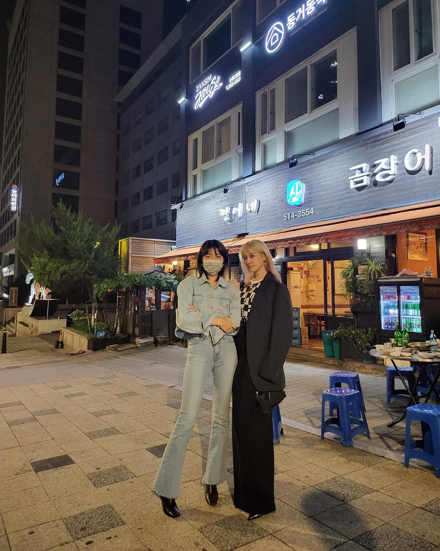 Trước đó, Hari thường diện những trang phục đơn giản khi vu vi cùng bạn bè tại Hàn.