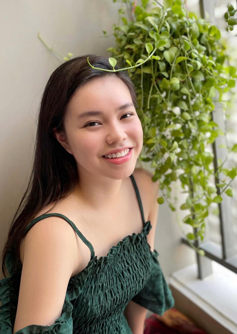 Độ tuổi dậy thì, da rất dễ bị mụn, tuy nhiên, Trà My vẫn sở hữu một làn da mịn màng, trắng trẻo. 