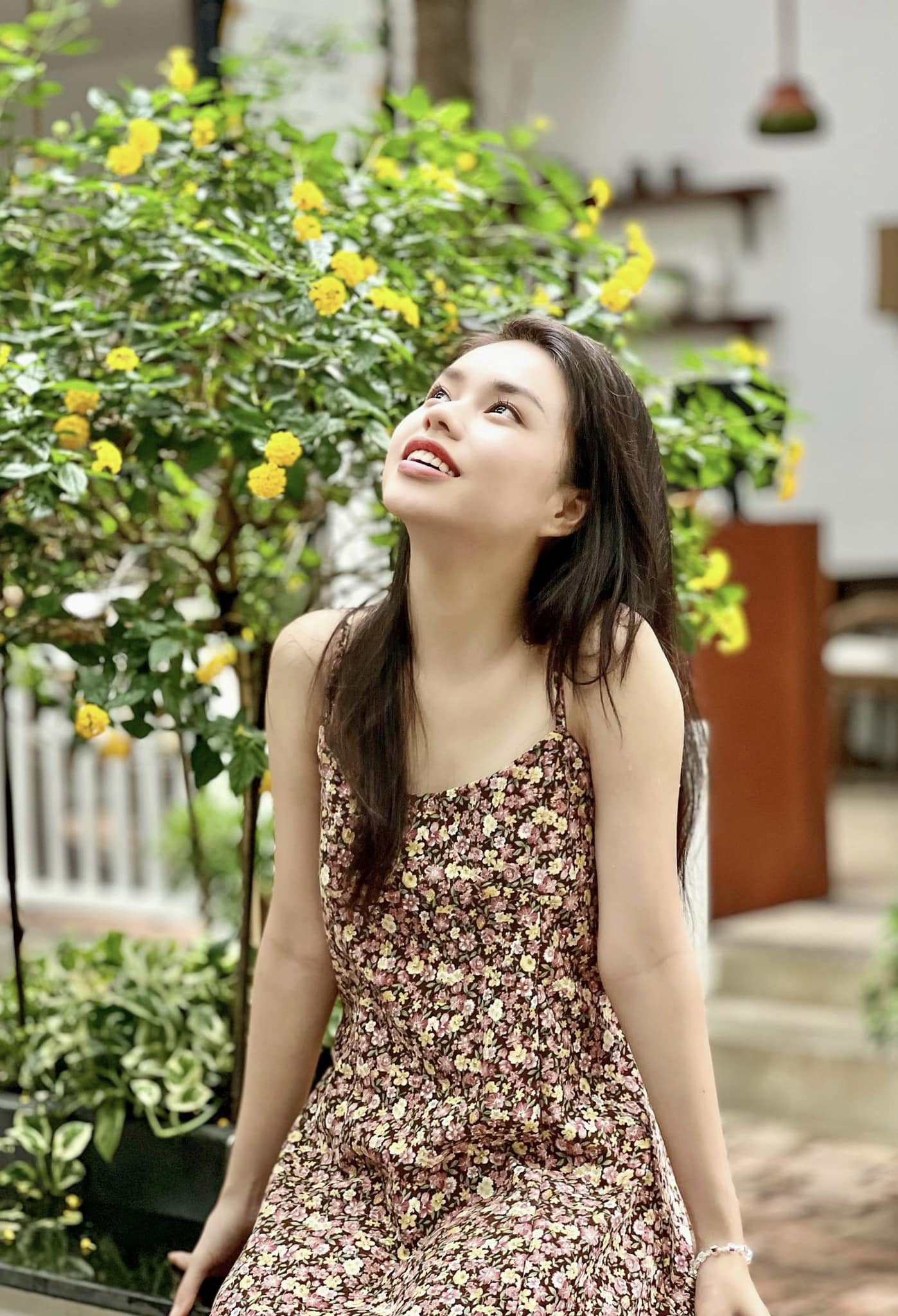 Nữ diễn viên phim Vợ ba sở hữu đôi mắt to cùng chiếc mũi thanh thoát. Trông cô nàng hầu như không có góc chết.