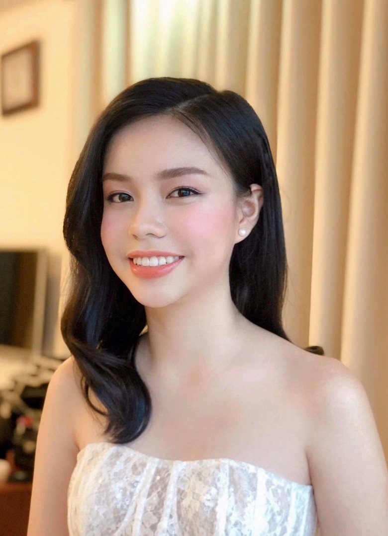 Trà My thường chọn những layout makeup không quá đậm để phù hợp với lứa tuổi. img srchttps://cdn.eva.vn/upload/4-2022/images/2022-10-13/picture-7-1665646434-240-width660height480.jpg width660 /