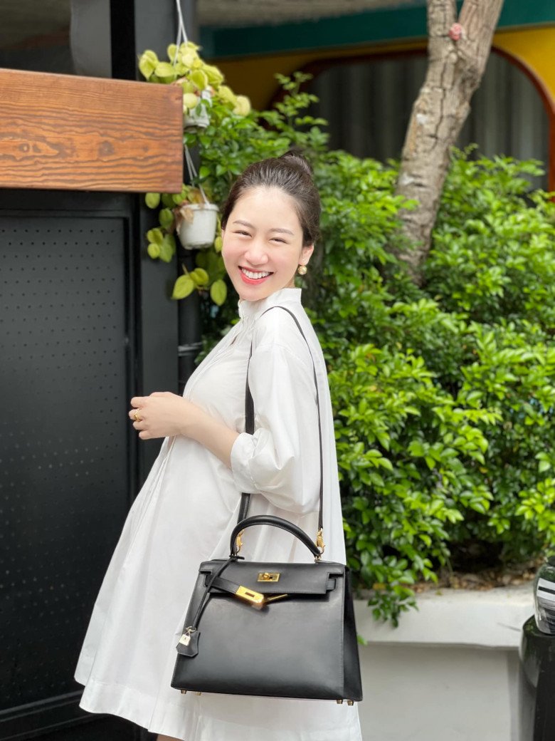 Mai Vân Trang cực kỳ xinh đẹp trong thời gian mang thai. 