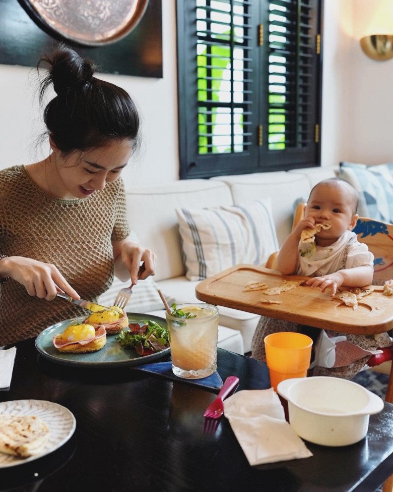 Bà mẹ trẻ luôn lan tỏa những nguồn năng lượng tích cực đến mọi người. 